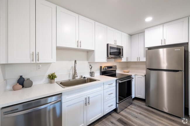 2BR, 2BA - 800SF - Kitchen