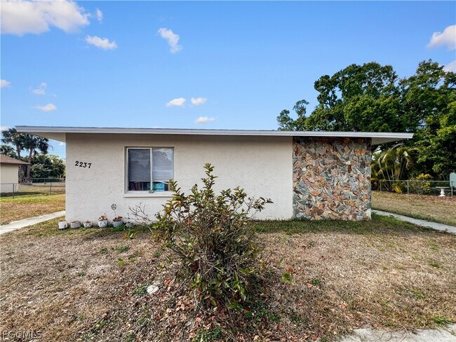 Photo - 2239 Iris Way