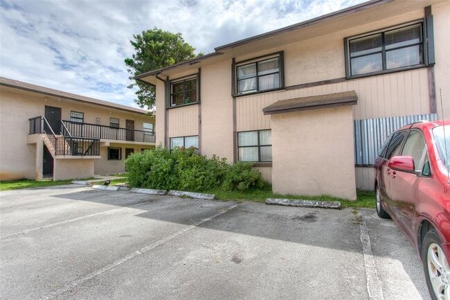 Building Photo - 2500 W 67th Pl Unit 22-26 Rental
