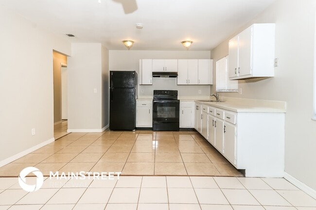 Photo - 353 SW Belmont Cir