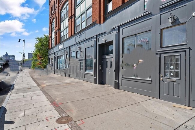 Photo - 319-25 N Salina St