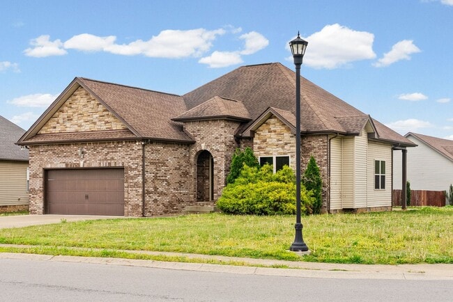 Building Photo - 3 Bedroom 2 Bath Pet Friendly Home For Rent!