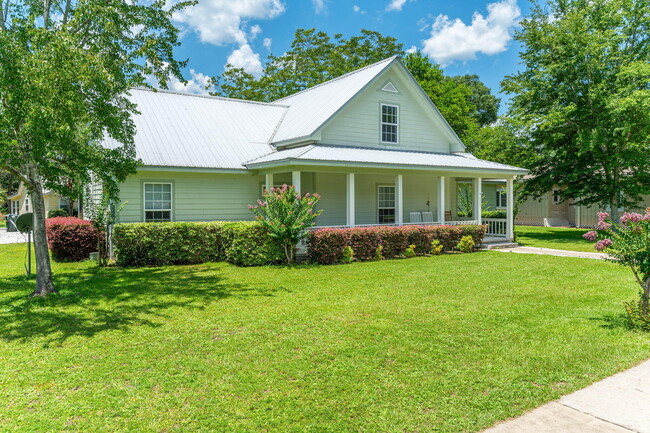 Photo - 322 Crescent Dr