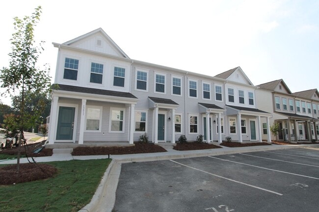 BEAUTIFUL 2 Bedroom Townhome in MIDLAND AV... - BEAUTIFUL 2 Bedroom Townhome in MIDLAND AV...