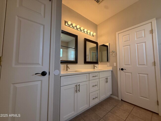 Photo - 885 E Cherry Hills Dr