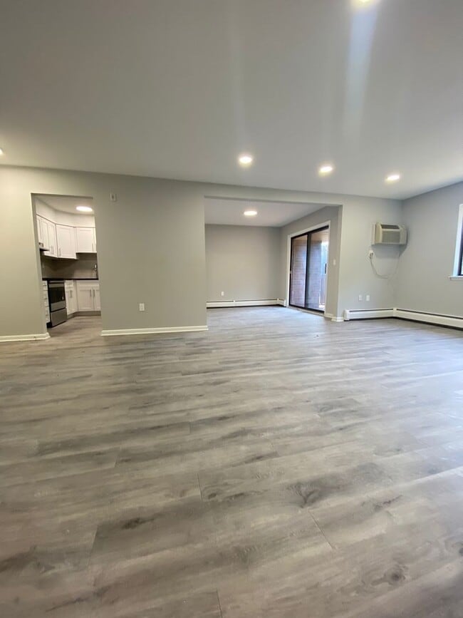 Photo - Avon Woods Apartments