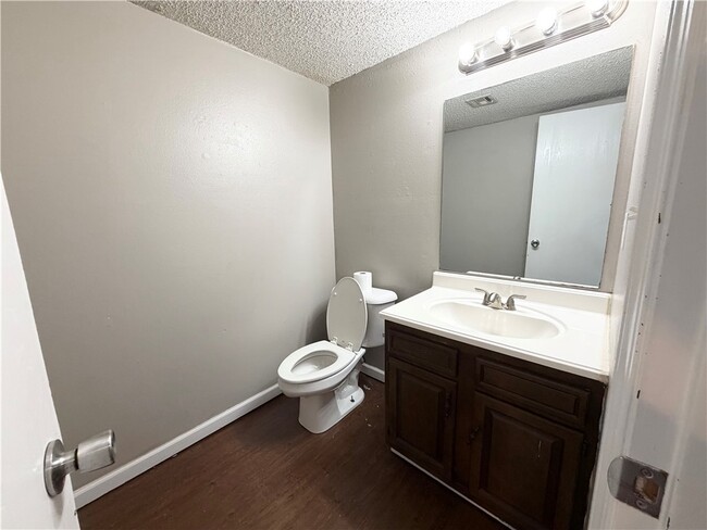 Photo - 207 White Oak Dr NE Unit B