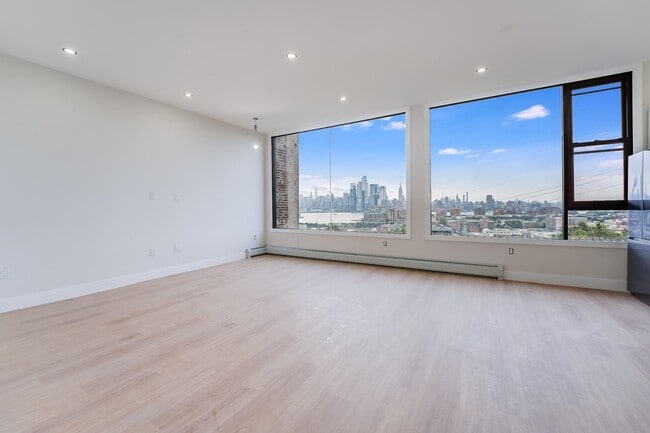 Building Photo - 704 Palisade Ave Unit 2 Rental