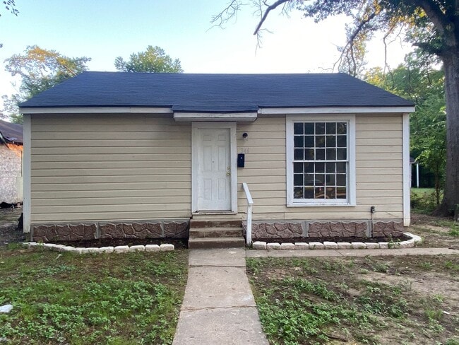 Building Photo - 346 E 73rd St