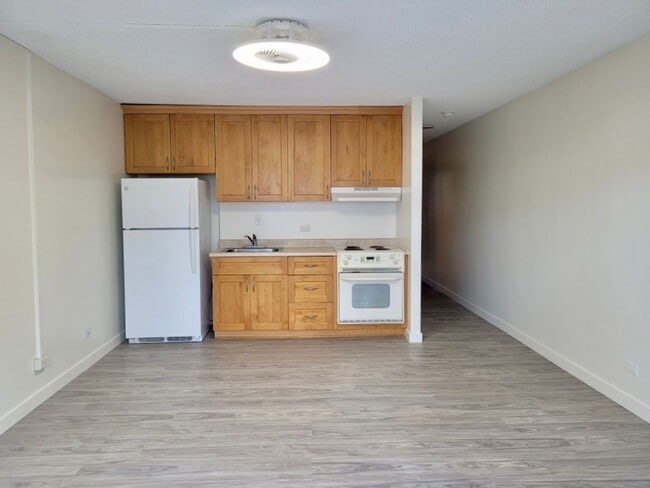 Building Photo - 500 University Ave Unit 305