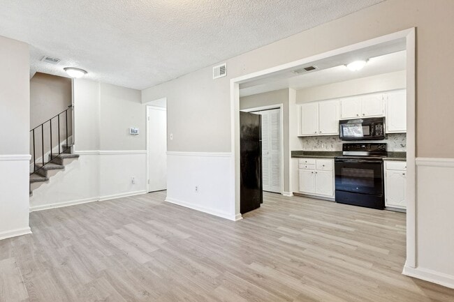 Photo - Move In Ready Townhome!
