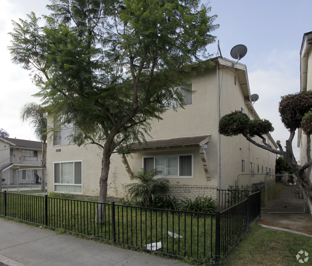 Commonwealth Manor - Commonwealth Manor