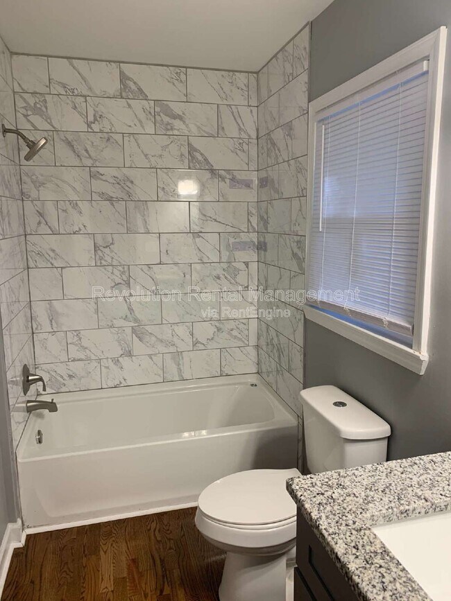 Photo - 2869 Rockcliff Rd SE