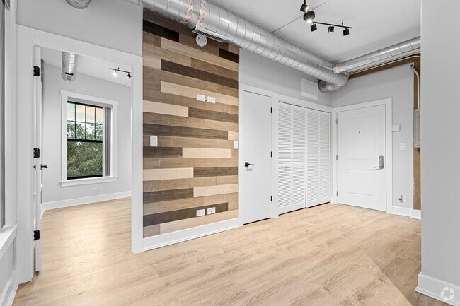 Building Photo - 7655 N Sheridan Rd Rental