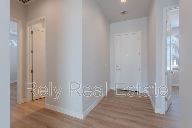 Building Photo - 6041 E Valley Way Unit 5 Rental