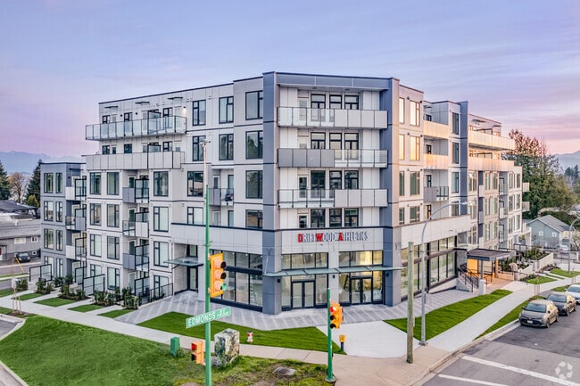 Building Photo - Edmonds Heights