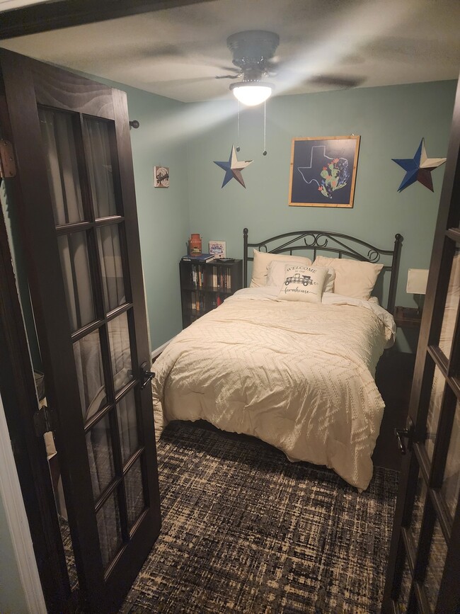 Photo - 512 Colony Lakes Dr