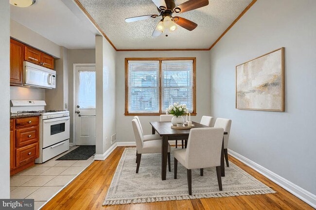 Photo - 6905 Bank St