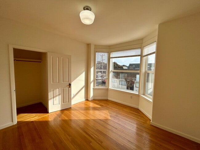 Building Photo - 4107 California St Unit 4