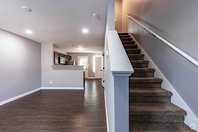 2BR 1.5B 1000SF Entry way