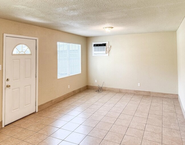 Photo - 3545 Nightingale St