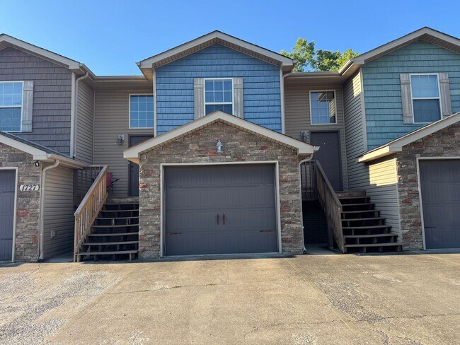 Building Photo - 1727 Thistlewood Dr