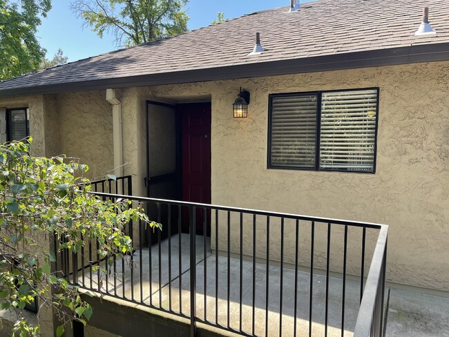 Building Photo - 1420 Sherman Ave