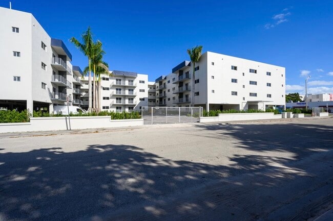 Prestige Biscayne - Prestige Biscayne Apartments