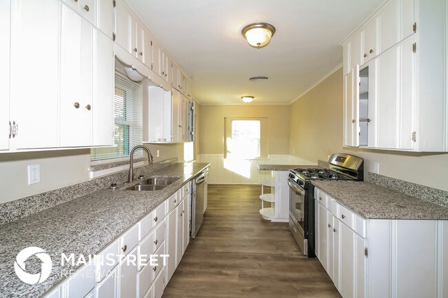 Photo - 2717 Cashion Pl
