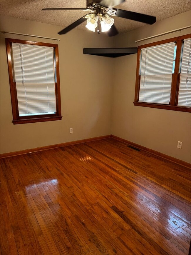 Photo - 119 S Byers Ave