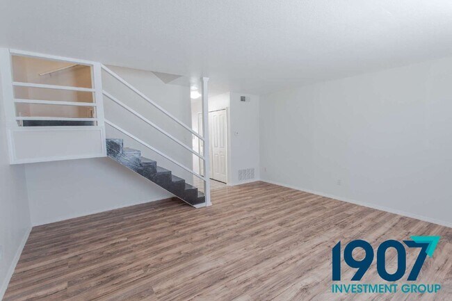 Photo - 611 Sinclair Dr