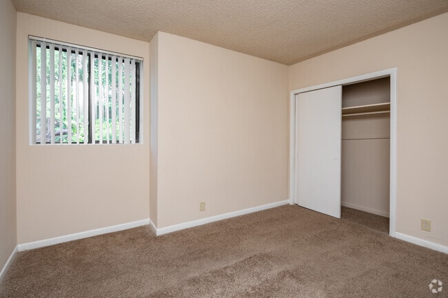 1BR, 1BA - 700SF - Bedroom
