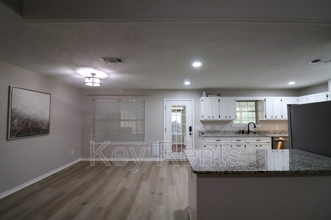 Photo - 9001 Thompson Dr