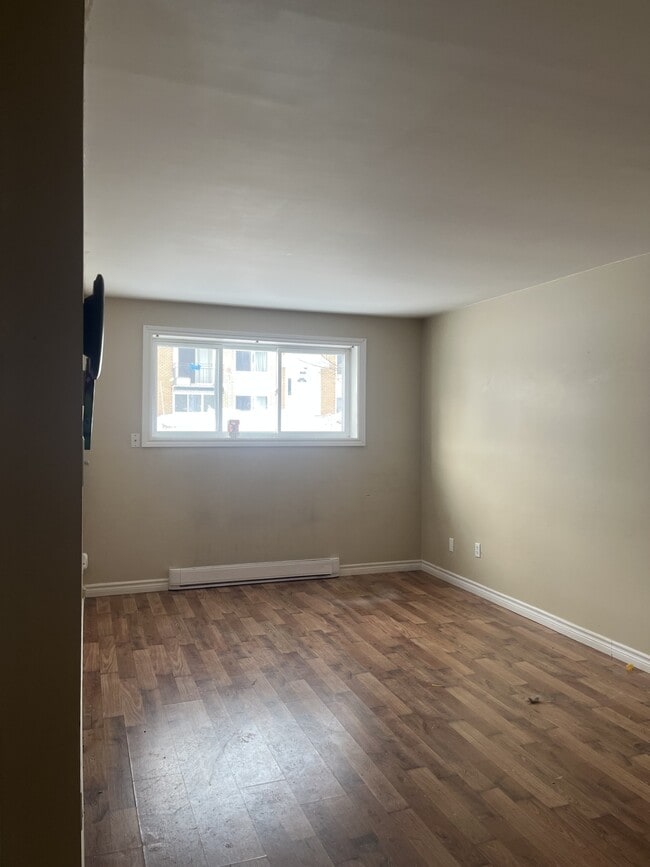 Photo - 615 Chalmers Ct Unité 5