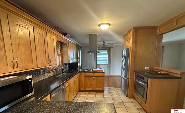 Photo - 5010 Castelar St