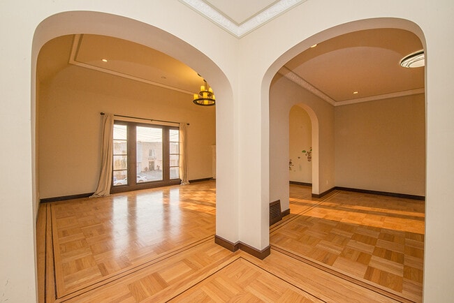 Building Photo - 2126 30th Ave Unit Upper Rental