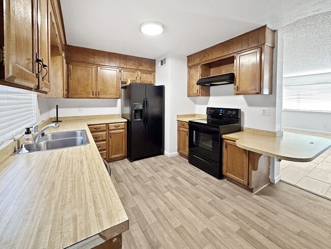 Photo - 1106 E Sanger St