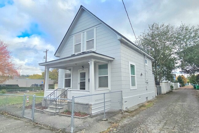 Building Photo - 2 story, 3bed/1bath Georgetown Gem