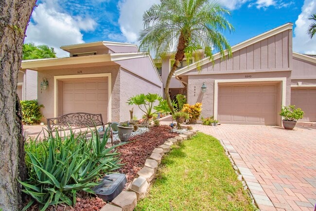 Photo - 6640 Thornhill Ct