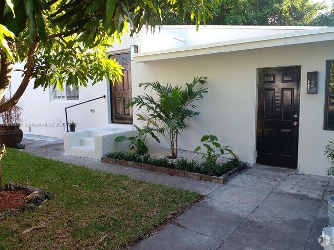 Building Photo - 1023 SW 12th Ct Rental
