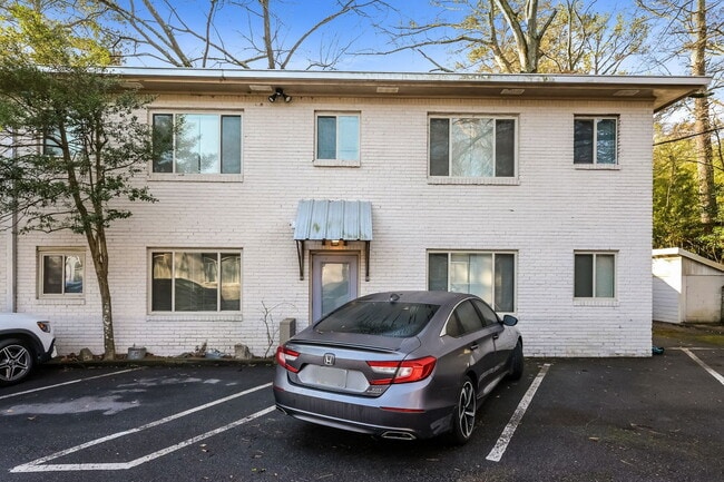 Building Photo - 1978 Wellbourne Dr NE Unit 1