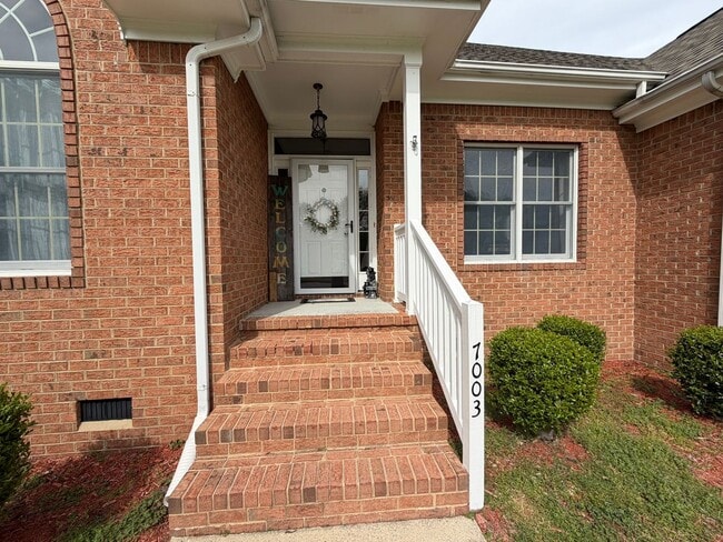 Photo - 4 Bed / 2.5 Bath Single Family Home