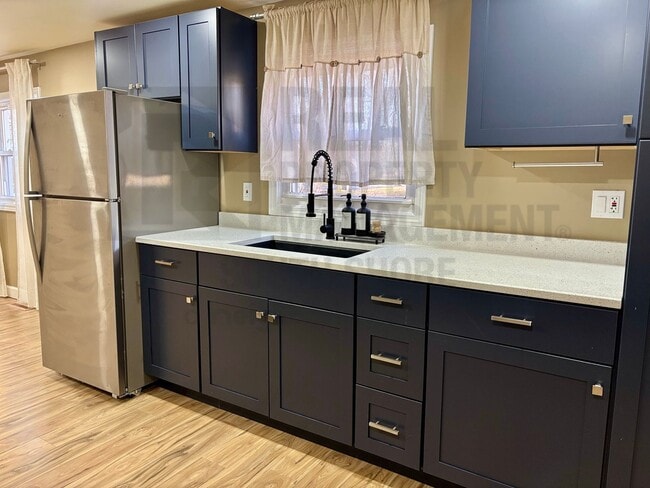 Building Photo - 2BR Duplex in Dyer - Designer Kitchen + Artisan Shower