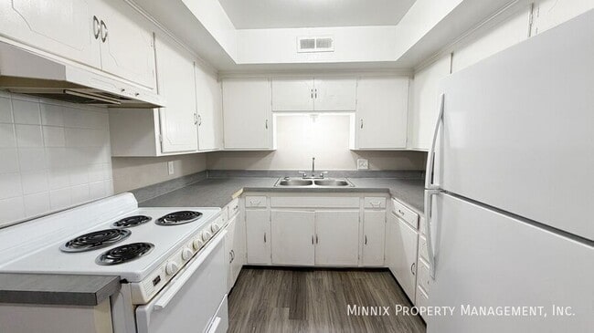 Photo - 2010 Ave. S Unit 3