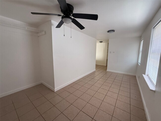 Photo - 938 Zoe St Unidad 1
