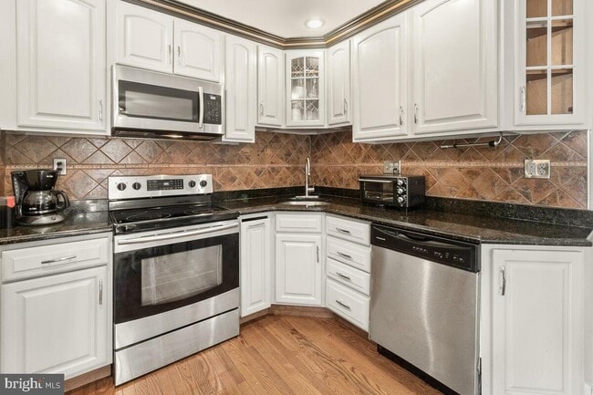 Photo - 19602 Labelle Ct