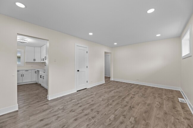 Photo - 17157 Chicago Ave