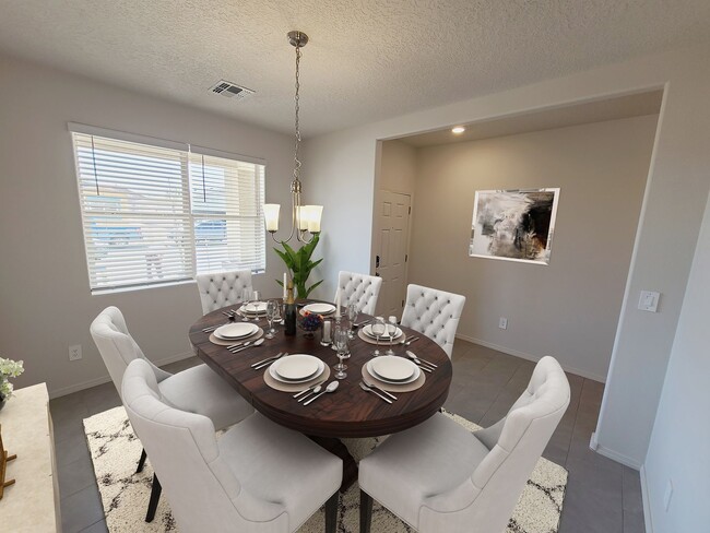 Photo - 3 bed 2 bath home in Huning Ranch!