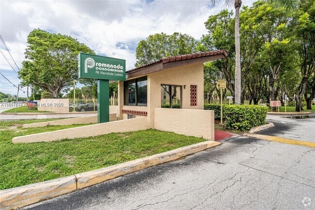 Building Photo - 14301 N Kendall Dr Rental