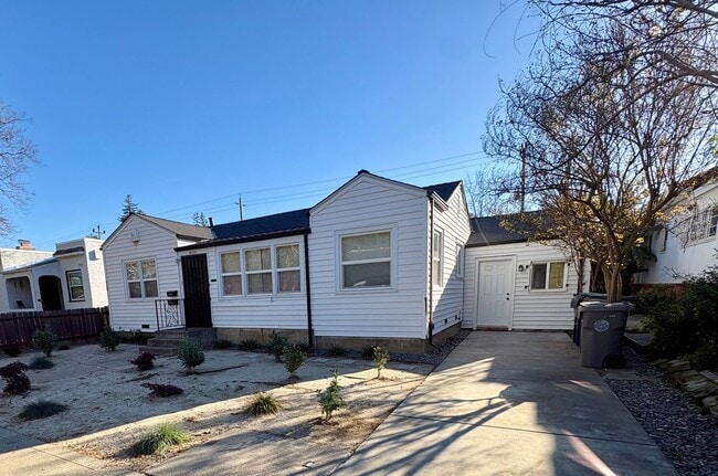 Building Photo - Fully Renovated 3 bed, 2 bath Home